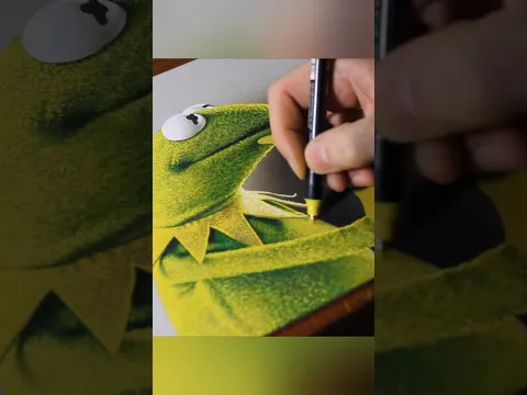 Stippling Kermit’s fur with a Posca.#drawing