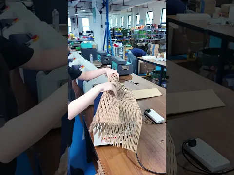 Vermeiden Sie kostengünstige Kartonübergaben an Recycler. Der Kartonzerkleinerer-Expander verwandelt ungenutzte Kartons in brauchbares Polsterpapier.
