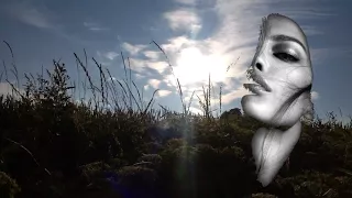 في سكة زمان راجعين   مقطع من رائعة موعود لعبد الحليم حافظ دندنها