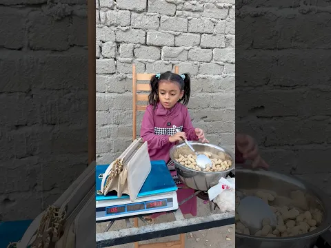 مليكه الامينه لقت شنطه كلها فلوس وقررت ترجعها