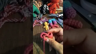 Tutorial: llaveros de Budugurumis. dejen su like por fiss.....🥰