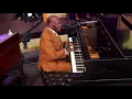 Download Lagu Bishop Marvin Winans sings and teaches new song to choir mid- sermon