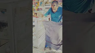 الساحر اليمني يخفي طفل من تحت ارجله في خلال خمس ثواني 