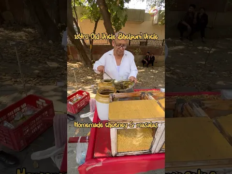 18-years old uncle selling bhelpuri 😋. #bhelpuri #delhi #streetfood #ytshortsvideo #ytshortsindia
