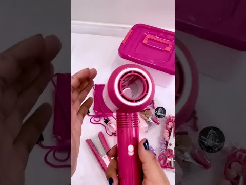Sua pequena vai se sentir uma verdadeira profissional com esse kit de salão de beleza