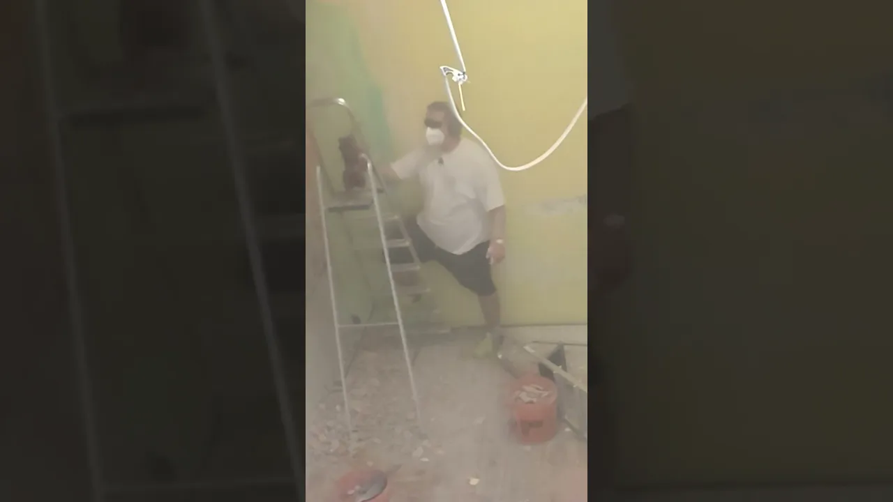 STARY SPADŁ Z DRABINY