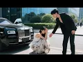 Download Lagu Gadis cacat menabrak mobil Rolls-Royce milik CEO, lampu mobil berkedip-kedip menyala:CEO jatuh cinta