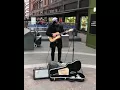 עומר אדם שר ברחוב בלונדון שני משוגעים | Omer Adam singing on the street