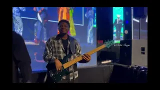 bassist goes crazy in this highly intoxicating makossa praise 