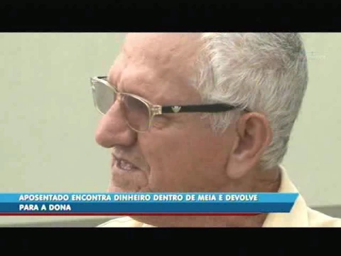 Aposentado encontra dinheiro dentro de meia e devolve para a dona