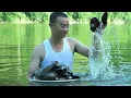 Download Lagu CEO Uri left the city to return to the countryside to start a new life of survival and change.