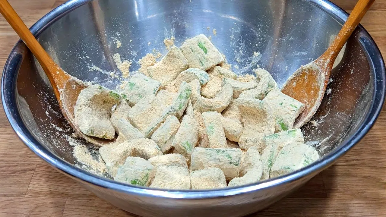 오이 콩가루 무침