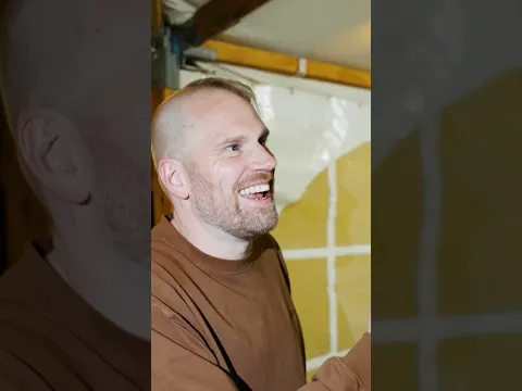 POV: die ene vriend heeft een nieuw kapsel 🙃 #stuktv #kapsel #haar #oorbellen #reactie #vriend