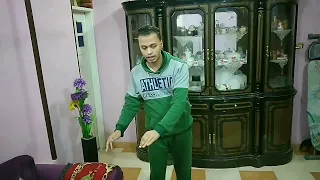 ابوك وهو لما يكون راجع من الشغل مخنوق متضايق   مو محمد دندنها
