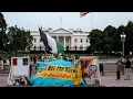 Download Lagu Trump vs. protesttent, politie slaat protesten neer – en een gigantische boterkoe Download Lagu Trump vs. protesttent, politie slaat protesten neer – en een gigantische boterkoe