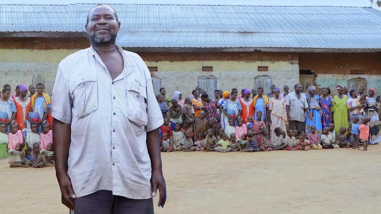 A Man With 10 wives , 98 Children and 568 Grandchildren Shocked Everyone : WORLD'S BIGGEST FAMILY