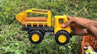Mencari mobil mobilan, truk pasir, truk molen, truk pemadam, ambulance, kereta api, mobil balap