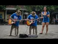 Lagu Viral Monyet Main Gitar di Alun Alun Rusia - Amerika Ketar Ketir