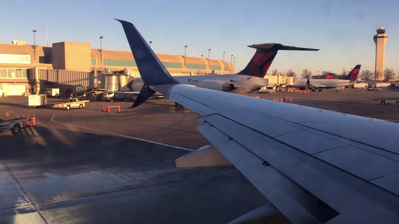PANDEMIC TRIPREPORT | Southwest Airlines (ECONOMY) | Boeing 737-700 | Kansas City - Chicago (MDW)