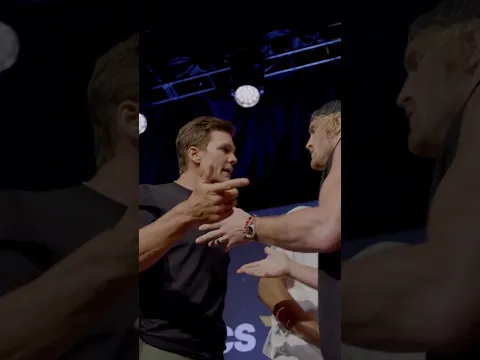 Tom Brady slaps Logan Paul! #loganpaul #tombrady #wwe #wrestlemania #wweraw #prime #viral #shorts