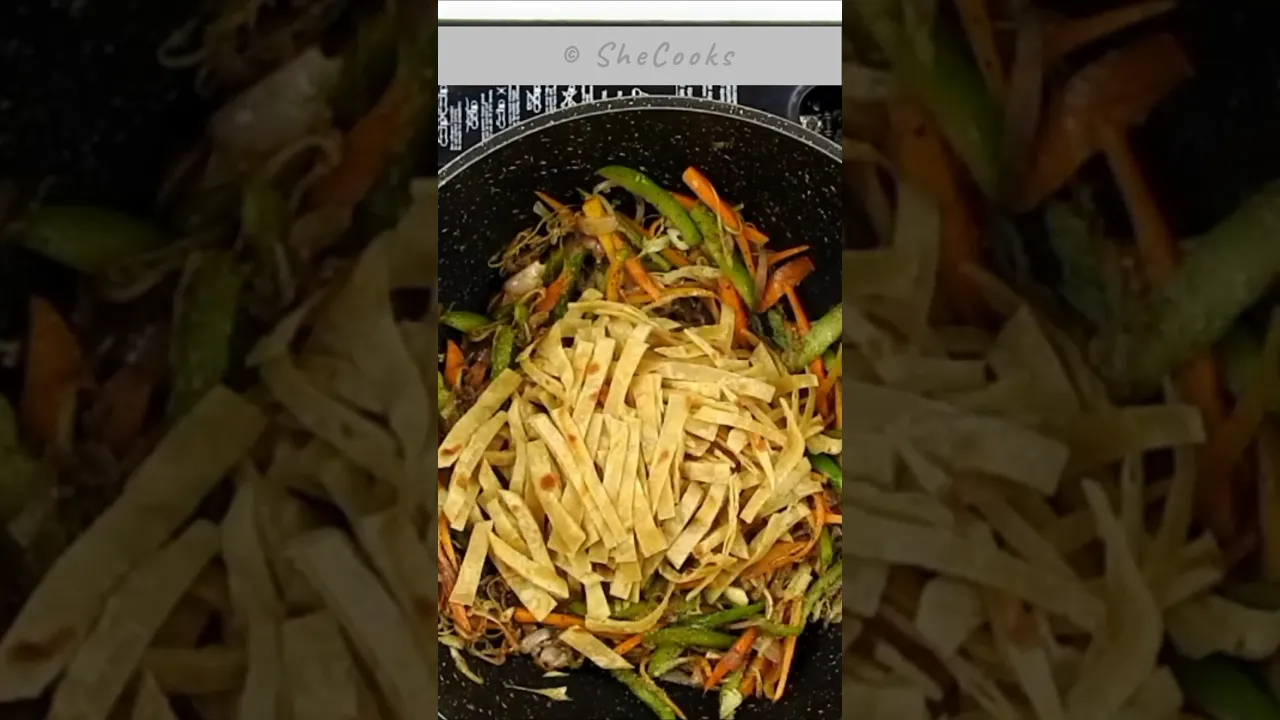 Leftover Chapati Recipe   Lunch Box Recipe   Roti Noodles #shorts #shortsvideo #viral #dinnerrecipes