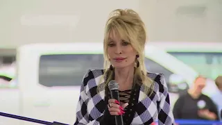 Country music legend Dolly Parton & Walmart CEO make major announcement at Walmart in Newport, TN