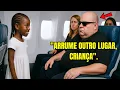 Download Lagu PASSAGEIRO RACISTA ROUBA ASSENTO DE UMA GAROTA NEGRA BILIONÁRIA - MAS UMA LIGAÇÃO PARA O VOO INTEIRO