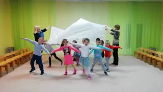 музична гра на Новорічне свято сюрпризний момент з подарунками ідея гри І Яворського 