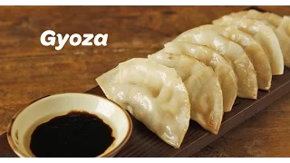 This week on Dear Test Kitchen, cookbook author Sonoko Sakai joins Josh to make gyoza. Watch as So. 