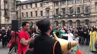 نوای ساز نی انبان در اروپا توسط محسن شریفیان نی انبان 