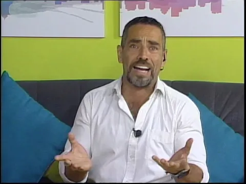 Antisocial arrancha un celular al norte de Quito