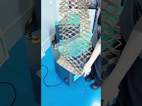 Dieser 55-cm-Kartonzerkleinerer kann A4-Papier, Kraftpapier und 3-7-lagige Wellpappkartons verarbeiten