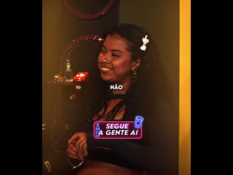 É O POSTE MIJANDO NO CACHORRO 😂