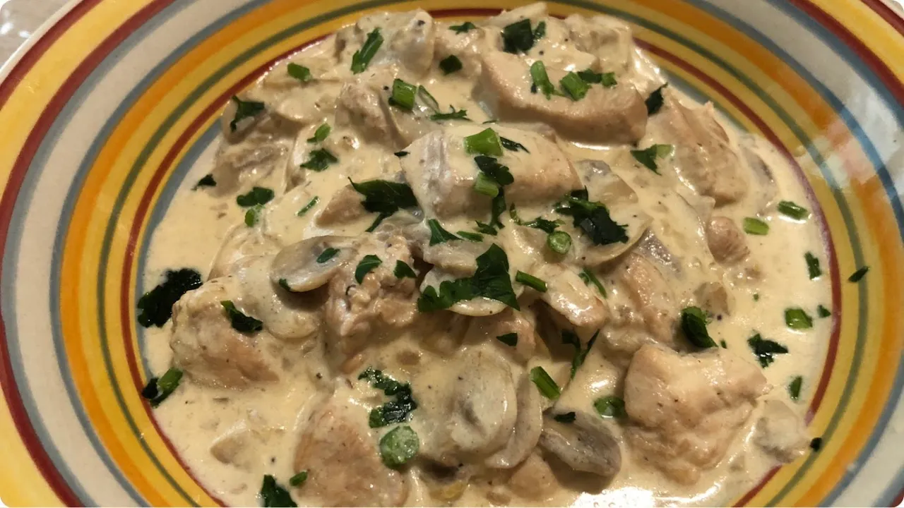 Campbell's Kitchen | Slow Cooker Creamy Beef Stroganoff. 