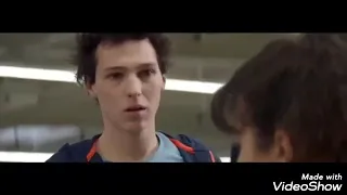 وفي وسط الناس ظهرت هي     دندنها