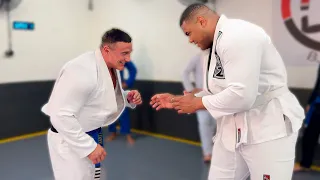 BITELO ENCAROU FÁBIO GIGA NO JIU-JÍTSU NO BATALHÃO DA ROTA