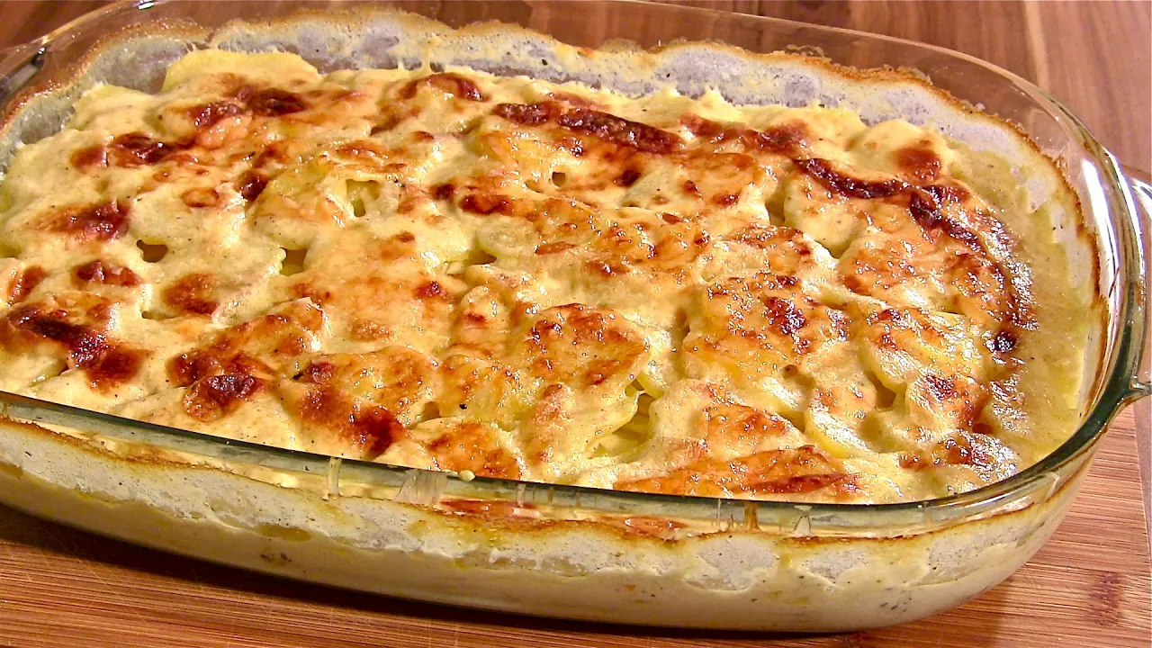 Kartoffelgratin einfach, unglaublich cremig und lecker! Die perfekte Beilage!. 