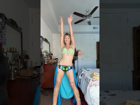 I learned this dance in 5 minutes 🫣 #halloweencostume #britneyspears #dance