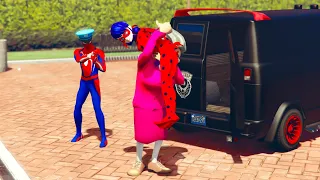 المعلمة الشريرة تخطف فتاة الدعسوقة سبايدرمان الشرطي يتذخل الأن 