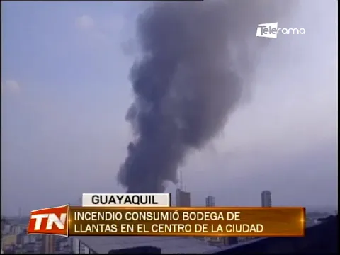 Incendio consumió bodega de llantas en el centro de la ciudad
