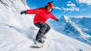 DESCI A MONTANHA MAIS ALTA CHEIO DE NEVE DE SNOWBOARD
