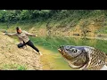Download Lagu 30 days: Luyen's ancient fishing skills helped him catch many giant fish to sell at the market.