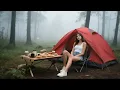 Download Lagu Mooie meiden die solo kamperen in de regen. Geniet van heerlijk eten en voel de natuur in een