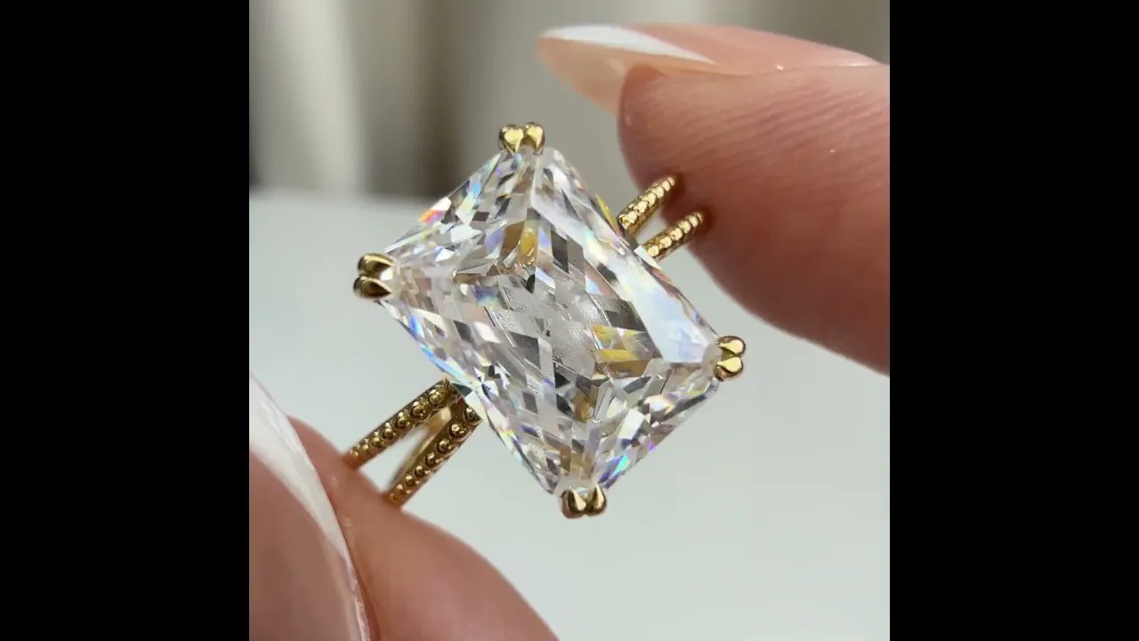 Callie丨3CT Radiant Cut Lab Diamond Milgrain Hidden Halo Engagement Ring
