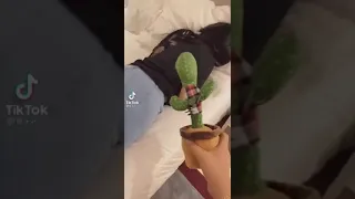 اثير الحلوه تعرض جسمها وهي نائمه على السرير 