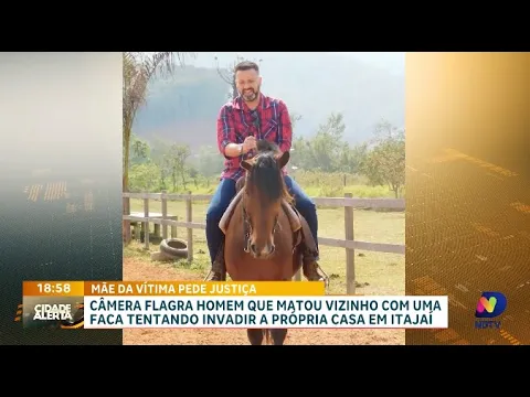 Câmera flagra suspeito de homicídio tentando invadir a própria casa em Itajaí