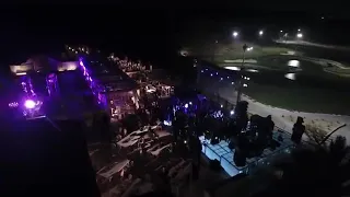 سر جمالك ايه ما هو انتي مش طبيعيه         دندنها