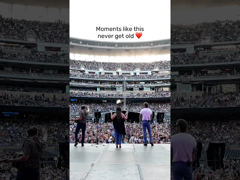 “Need You Now” singalong with 38,000 of our friends in Minneapolis 🙌 #ladya #countrymusic #live