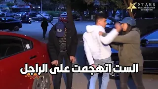 الرجل واثق يساعدها اتهجمت عليه وضربته 