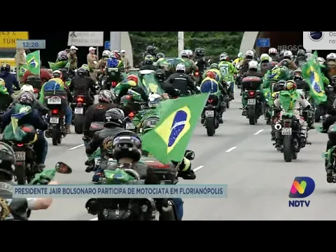 Motociata do presidente Jair Bolsonaro em Florianópolis reúne centenas de apoiadores